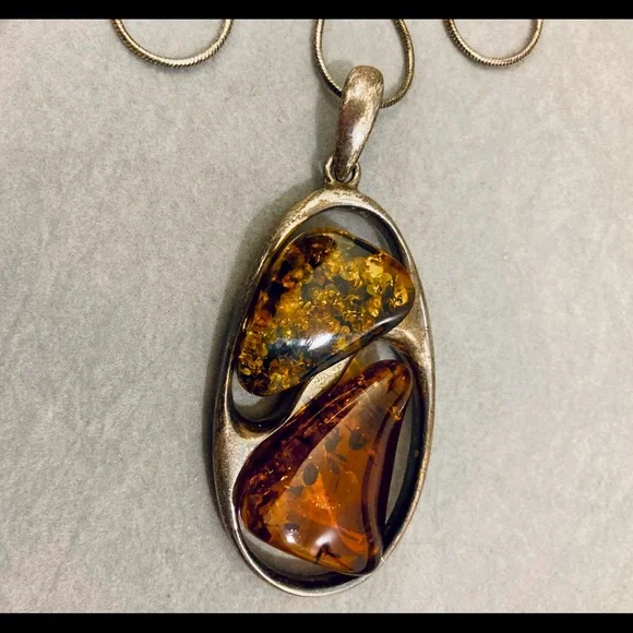 Amber pendant necklace - Picture 4 of 10